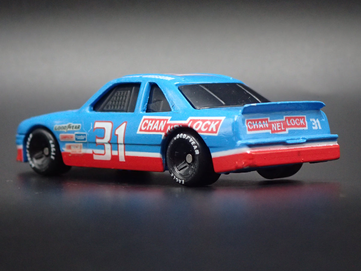 1991 91 OLDSMOBILE CUTLASS 31 STEVE GRISSOM NASCAR 1:64 SCALE DIECAST MODEL CAR