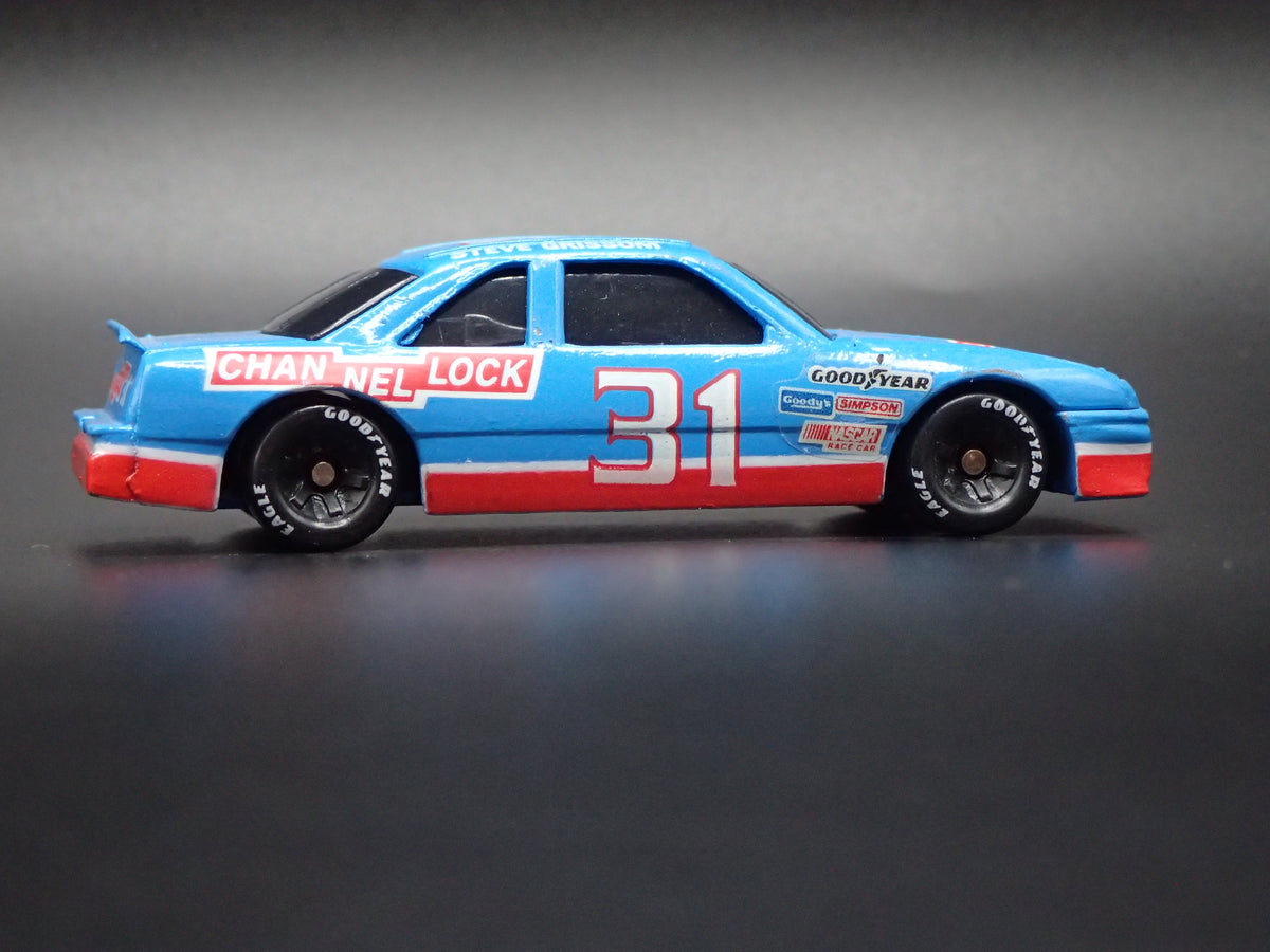 1991 91 OLDSMOBILE CUTLASS 31 STEVE GRISSOM NASCAR 1:64 SCALE DIECAST MODEL CAR