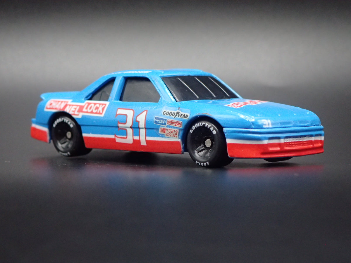 1991 91 OLDSMOBILE CUTLASS 31 STEVE GRISSOM NASCAR 1:64 SCALE DIECAST MODEL CAR