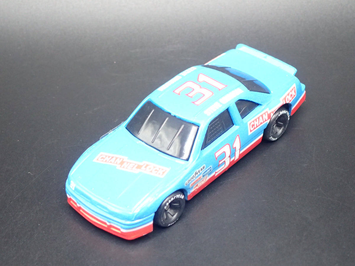 1991 91 OLDSMOBILE CUTLASS 31 STEVE GRISSOM NASCAR 1:64 SCALE DIECAST MODEL CAR