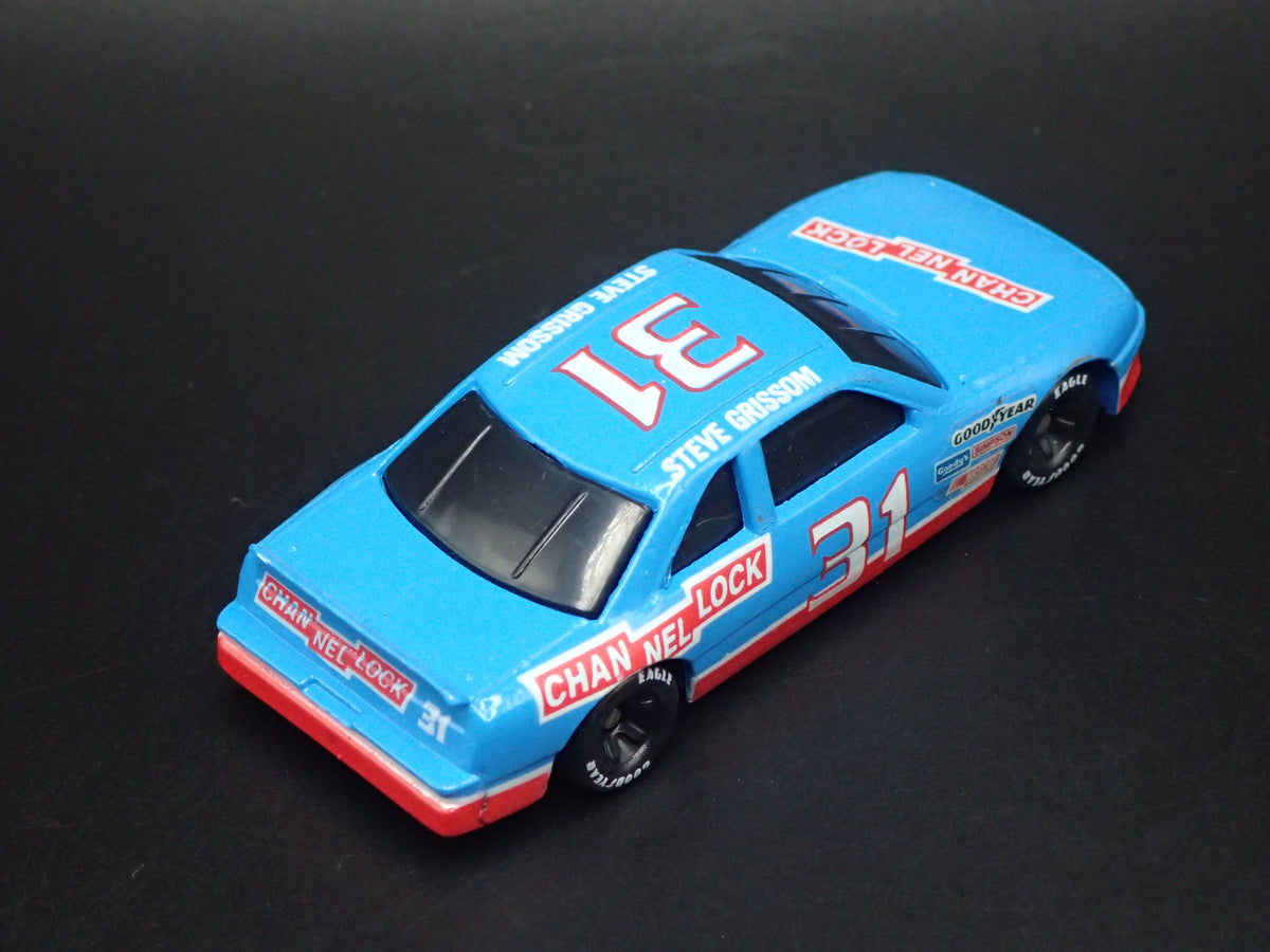 1991 91 OLDSMOBILE CUTLASS 31 STEVE GRISSOM NASCAR 1:64 SCALE DIECAST MODEL CAR