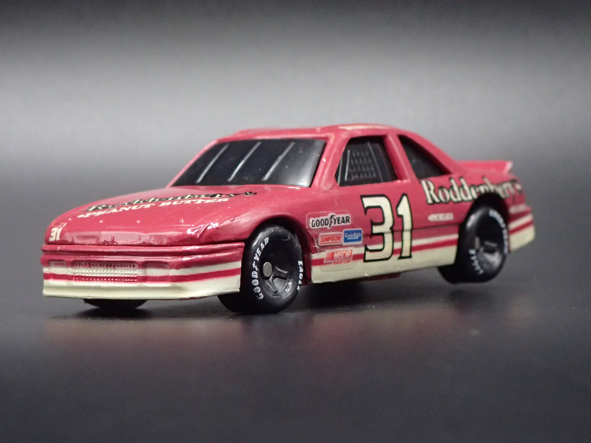 1992 92 OLDSMOBILE CUTLASS 31 STEVE GRISSOM NASCAR 1:64 SCALE DIECAST MODEL CAR