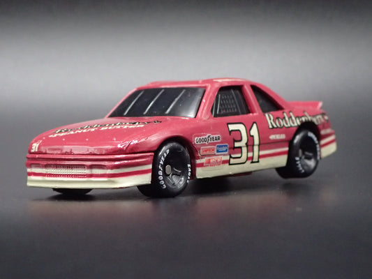1992 92 OLDSMOBILE CUTLASS 31 STEVE GRISSOM NASCAR 1:64 SCALE DIECAST MODEL CAR