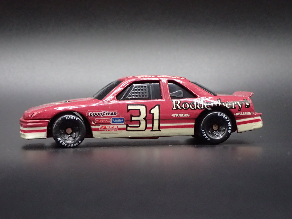 1992 92 OLDSMOBILE CUTLASS 31 STEVE GRISSOM NASCAR 1:64 SCALE DIECAST MODEL CAR