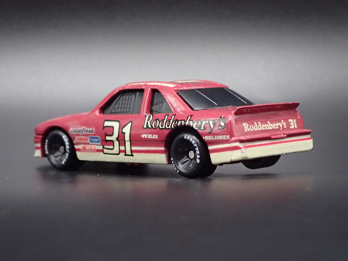 1992 92 OLDSMOBILE CUTLASS 31 STEVE GRISSOM NASCAR 1:64 SCALE DIECAST MODEL CAR