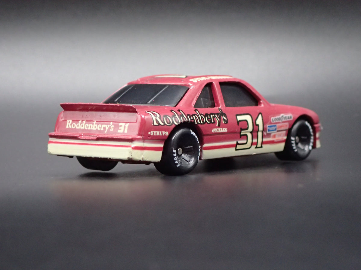 1992 92 OLDSMOBILE CUTLASS 31 STEVE GRISSOM NASCAR 1:64 SCALE DIECAST MODEL CAR