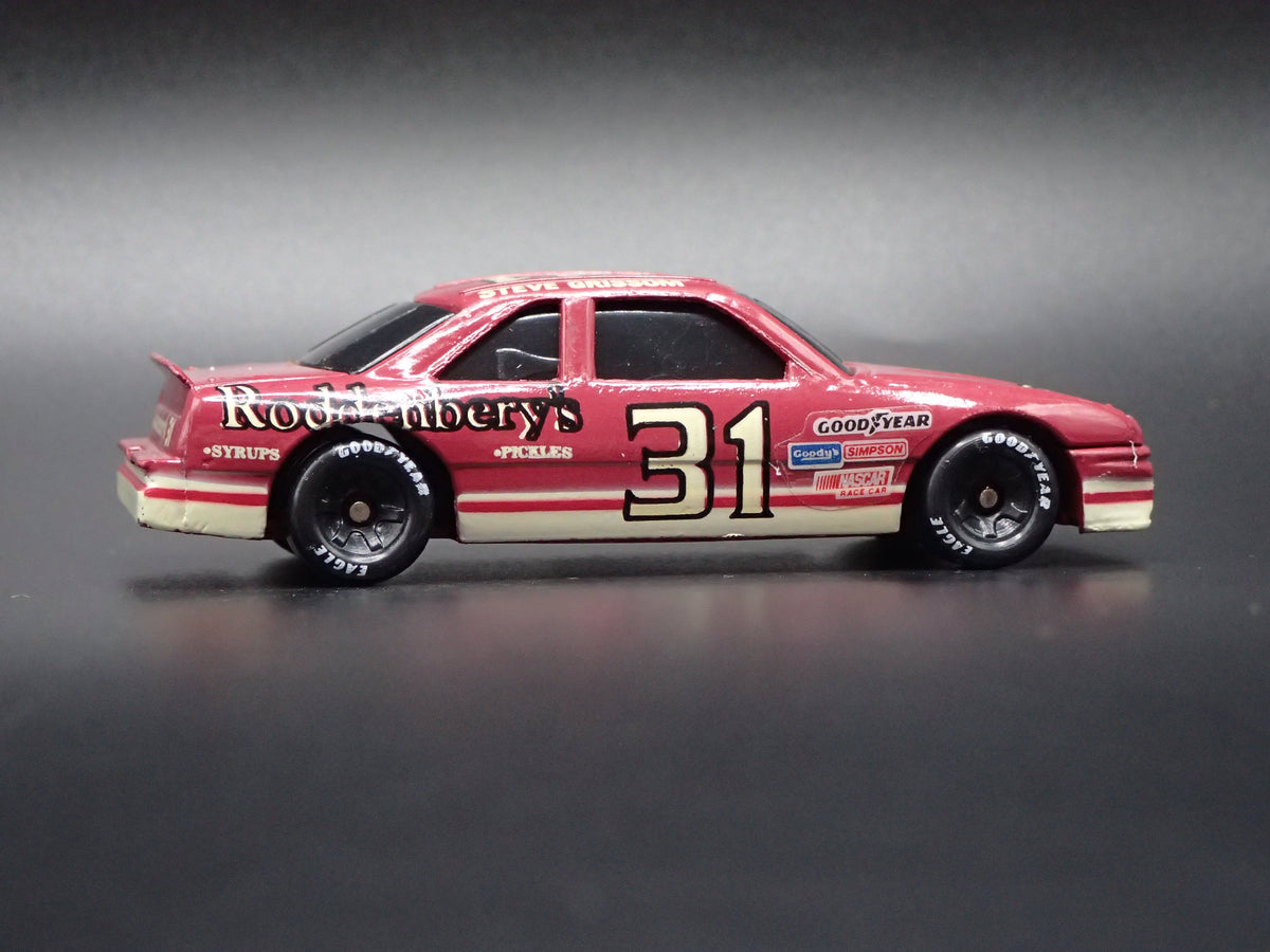 1992 92 OLDSMOBILE CUTLASS 31 STEVE GRISSOM NASCAR 1:64 SCALE DIECAST MODEL CAR