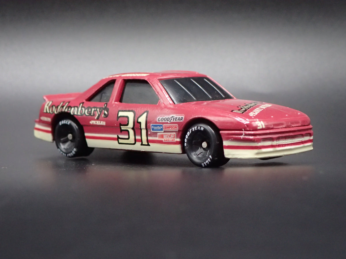 1992 92 OLDSMOBILE CUTLASS 31 STEVE GRISSOM NASCAR 1:64 SCALE DIECAST MODEL CAR
