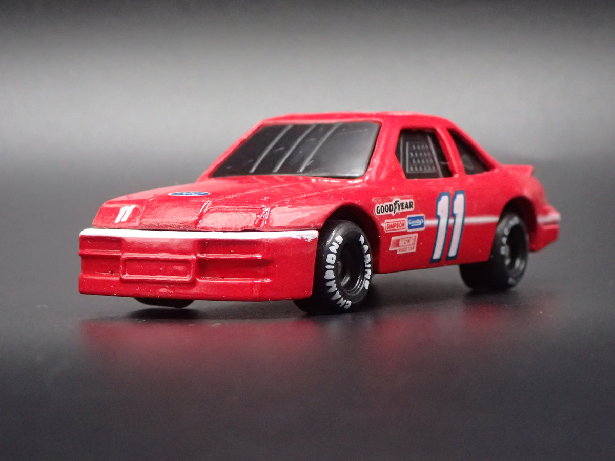 1992 92 FORD THUNDERBIRD 11 BILL ELLIOTT NASCAR 1:64 SCALE DIECAST MODEL CAR