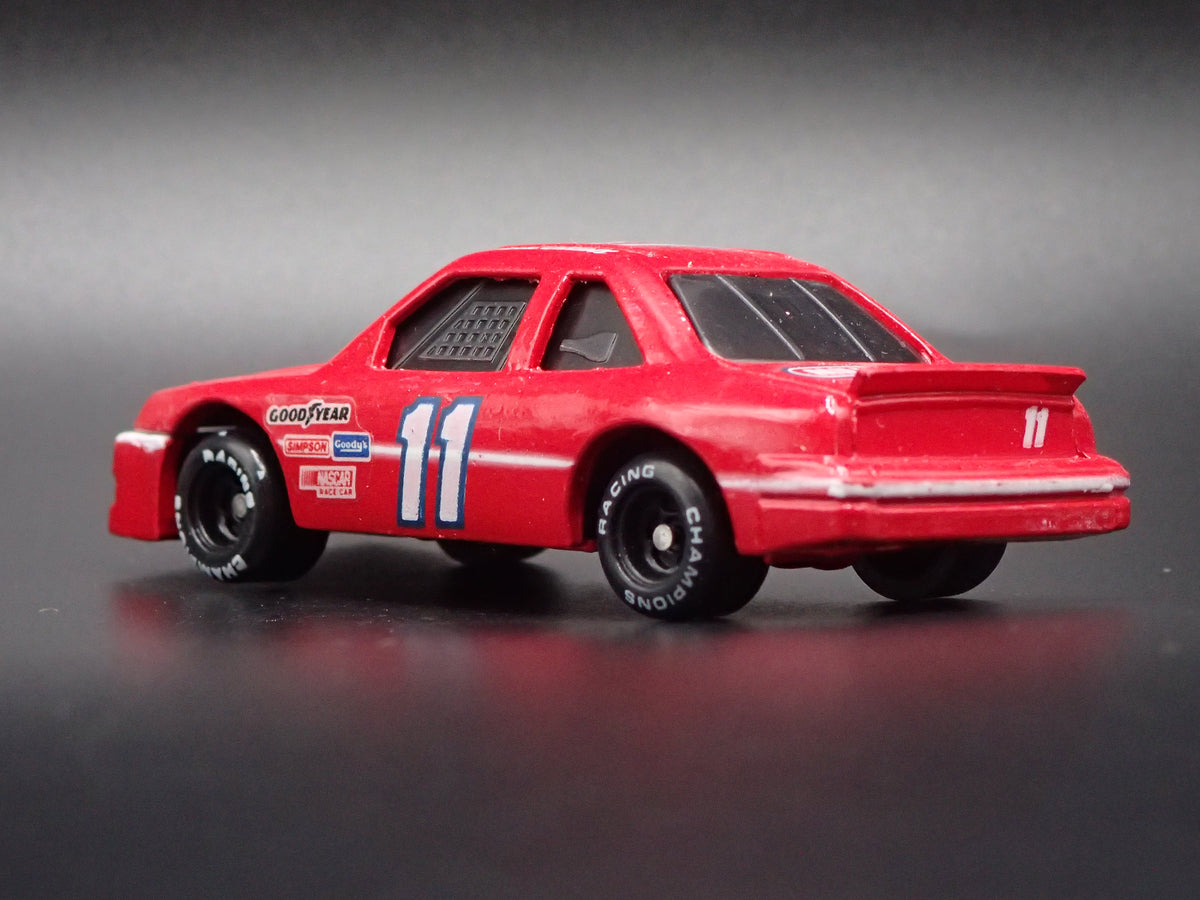 1992 92 FORD THUNDERBIRD 11 BILL ELLIOTT NASCAR 1:64 SCALE DIECAST MODEL CAR