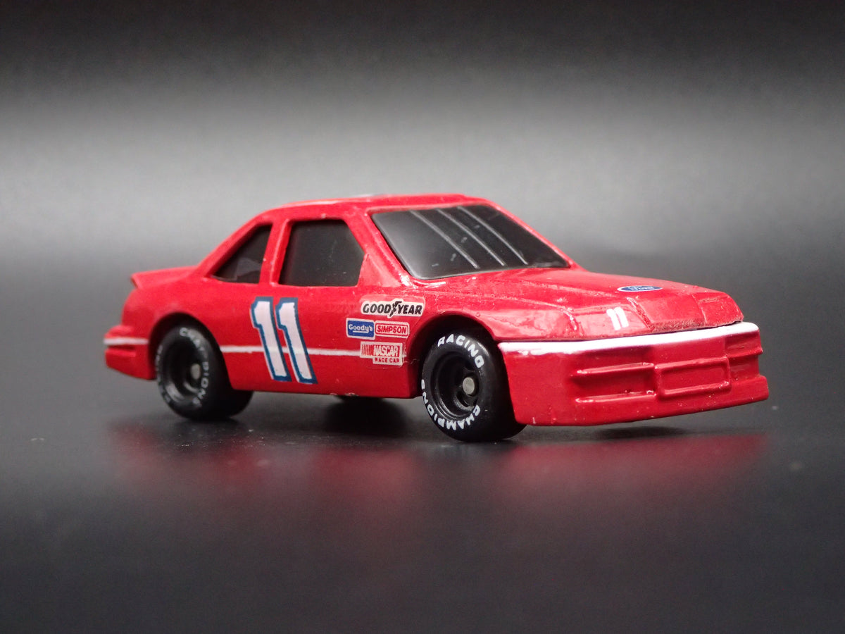 1992 92 FORD THUNDERBIRD 11 BILL ELLIOTT NASCAR 1:64 SCALE DIECAST MODEL CAR