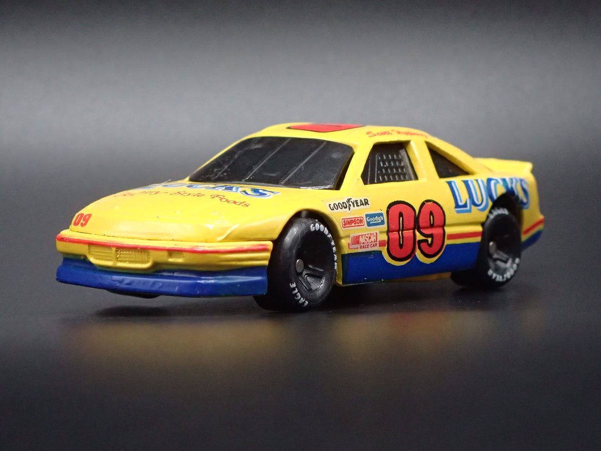 1992 92 PONTIAC GRAND PRIX 09 SCOTT HERBERG LUCKS NASCAR  1:64 SCALE DIECAST CAR