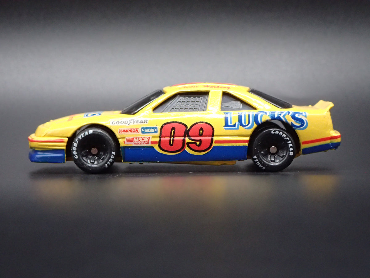 1992 92 PONTIAC GRAND PRIX 09 SCOTT HERBERG LUCKS NASCAR  1:64 SCALE DIECAST CAR