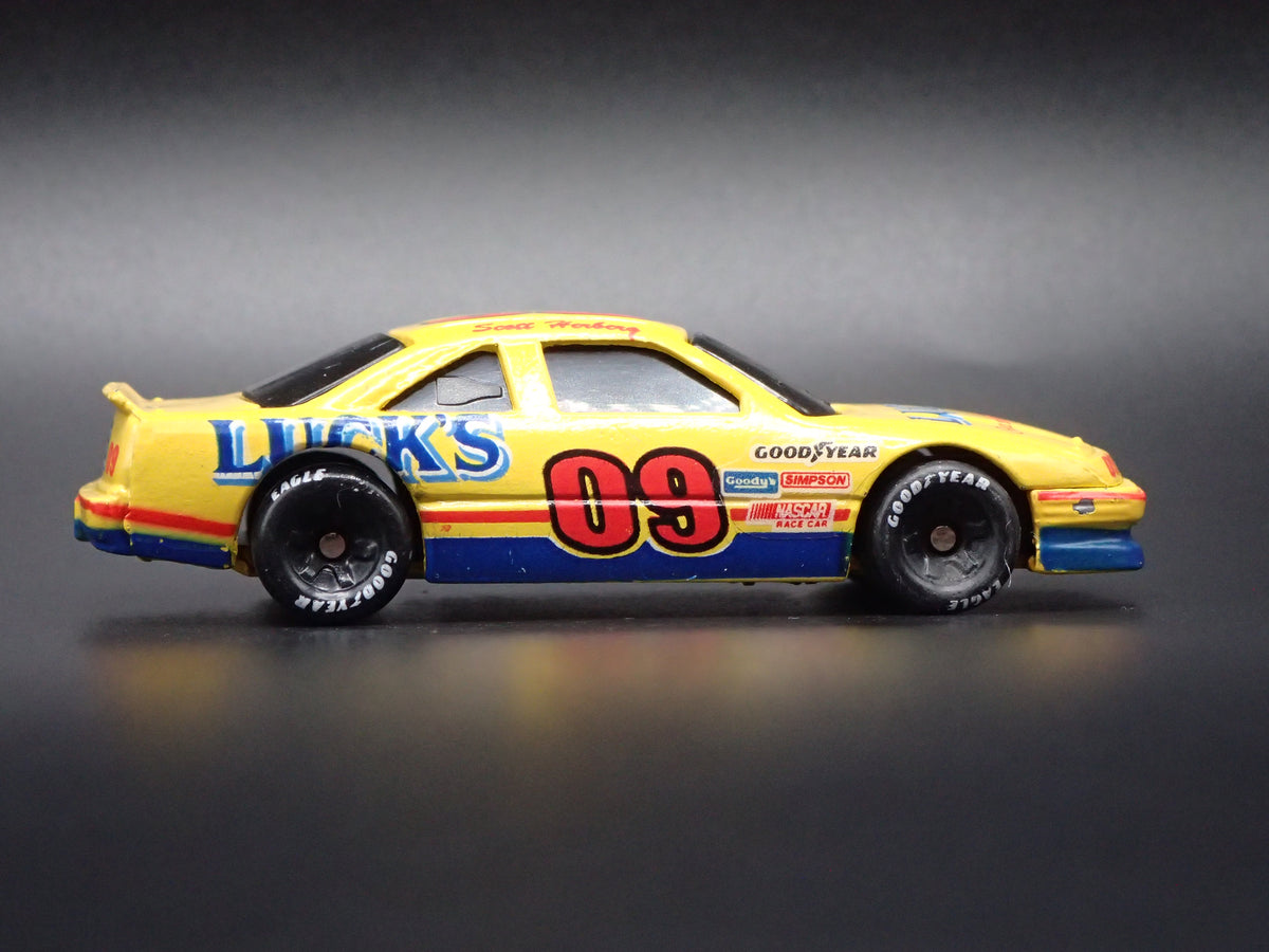1992 92 PONTIAC GRAND PRIX 09 SCOTT HERBERG LUCKS NASCAR  1:64 SCALE DIECAST CAR
