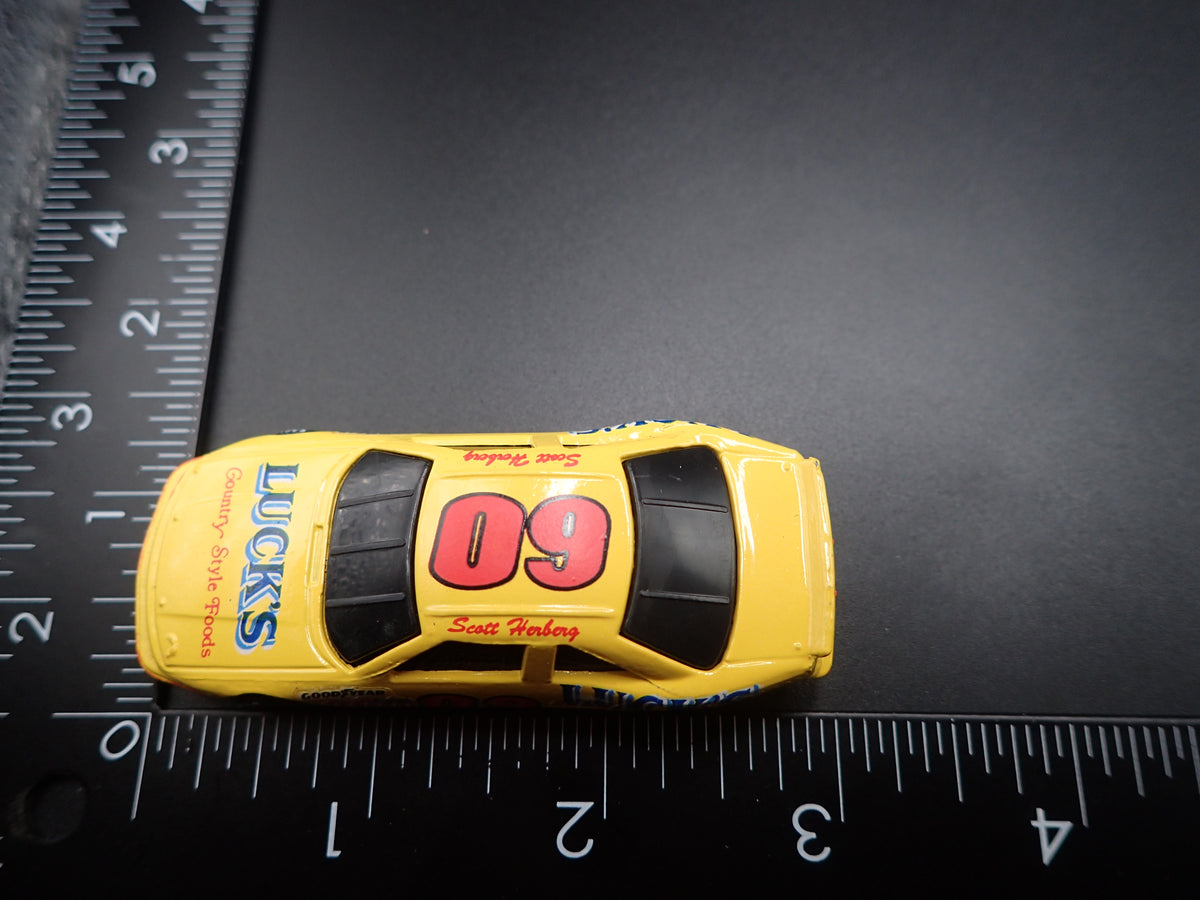 1992 92 PONTIAC GRAND PRIX 09 SCOTT HERBERG LUCKS NASCAR  1:64 SCALE DIECAST CAR