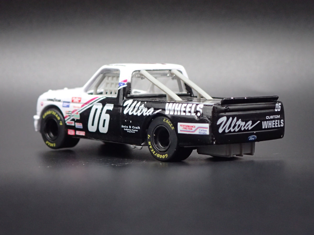 1995 95 FORD F150 06 BUTCH GILLILAND ULTRA WHEELS NASCAR TRUCK 1:64 DIECAST CAR
