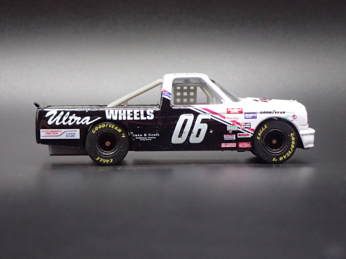 1995 95 FORD F150 06 BUTCH GILLILAND ULTRA WHEELS NASCAR TRUCK 1:64 DIECAST CAR