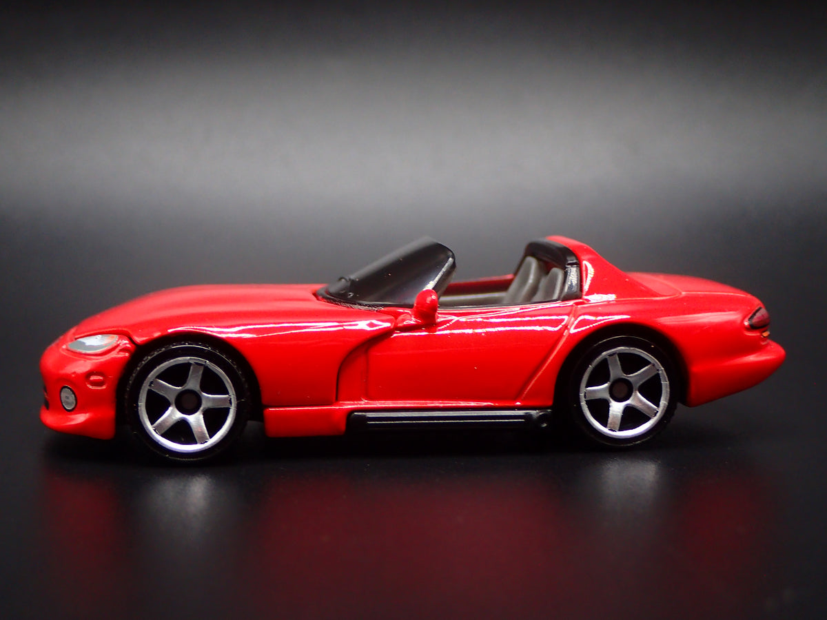 1992-1996 DODGE VIPER RT/10 1/64 SCALE COLLECTIBLE DIORAMA DIECAST MODEL CAR