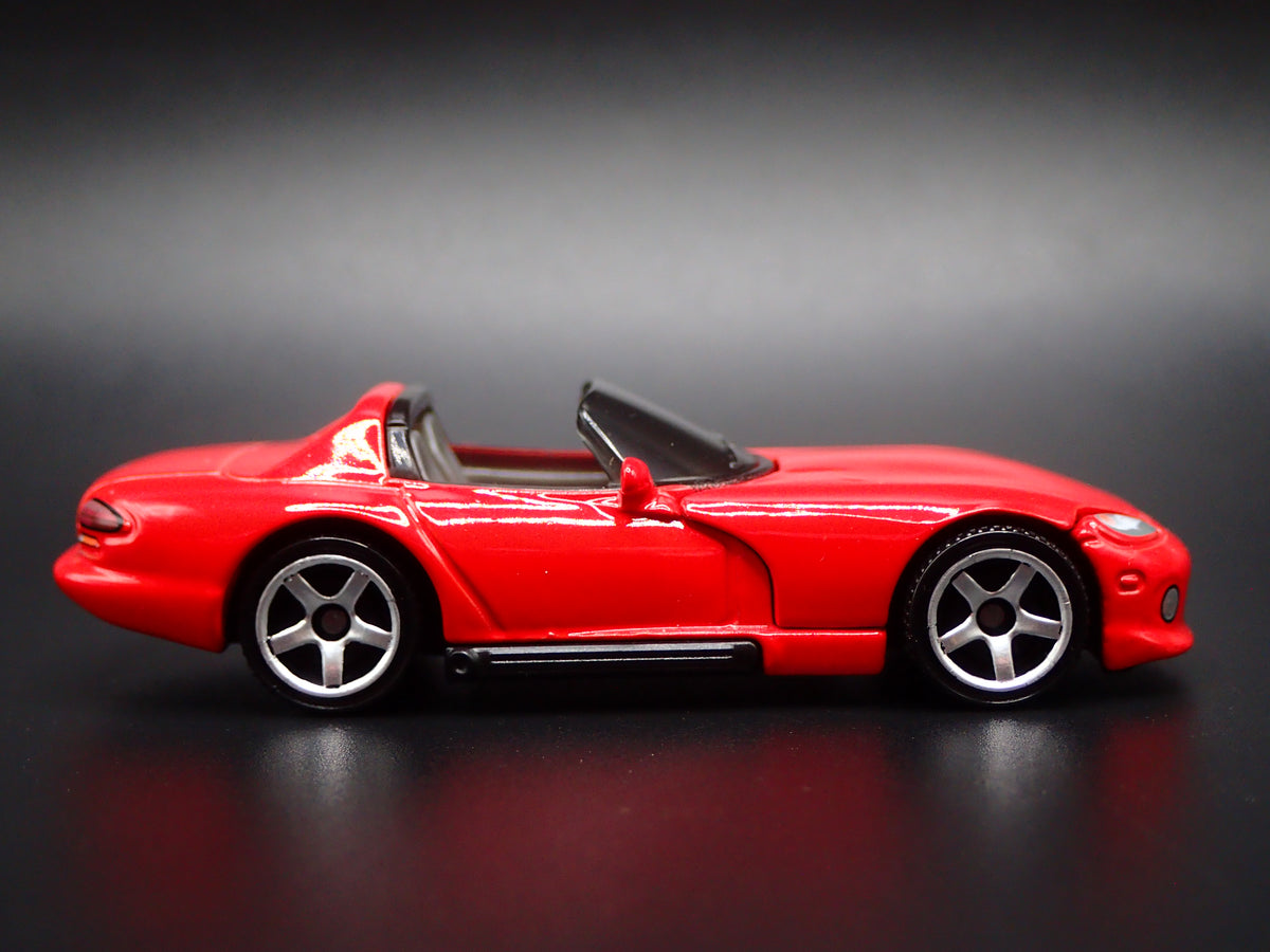 1992-1996 DODGE VIPER RT/10 1/64 SCALE COLLECTIBLE DIORAMA DIECAST MODEL CAR