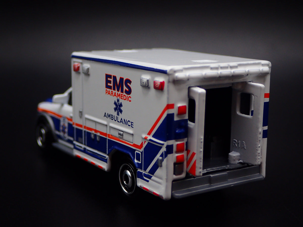 2019 19 RAM AMBULANCE EMS PARAMEDIC 1/64 MB SCALE DIORAMA DIECAST MODEL CAR