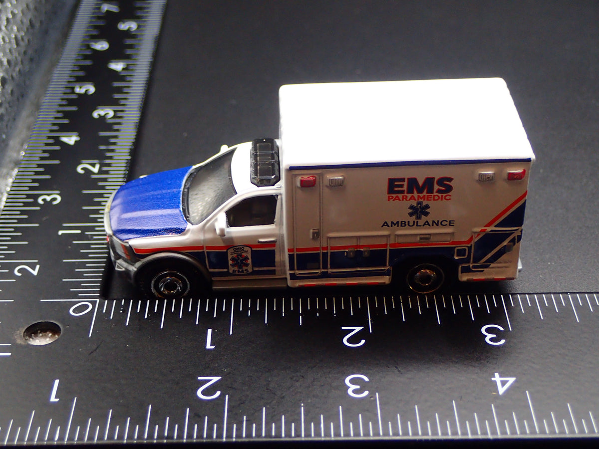 2019 19 RAM AMBULANCE EMS PARAMEDIC 1/64 MB SCALE DIORAMA DIECAST MODEL CAR