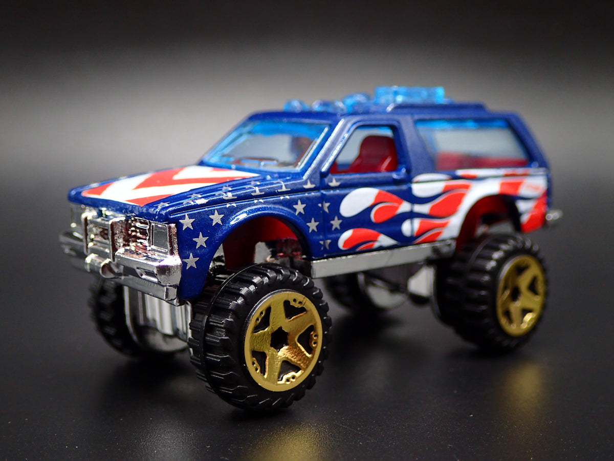 1982-1994 CHEVY CHEVROLET BLAZER 4X4 BLUE 1:64 SCALE DIORAMA DIECAST MODEL CAR