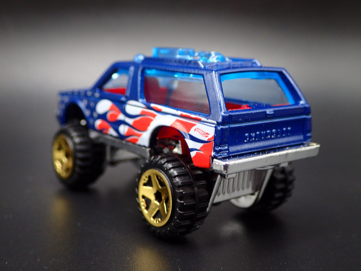 1982-1994 CHEVY CHEVROLET BLAZER 4X4 BLUE 1:64 SCALE DIORAMA DIECAST MODEL CAR