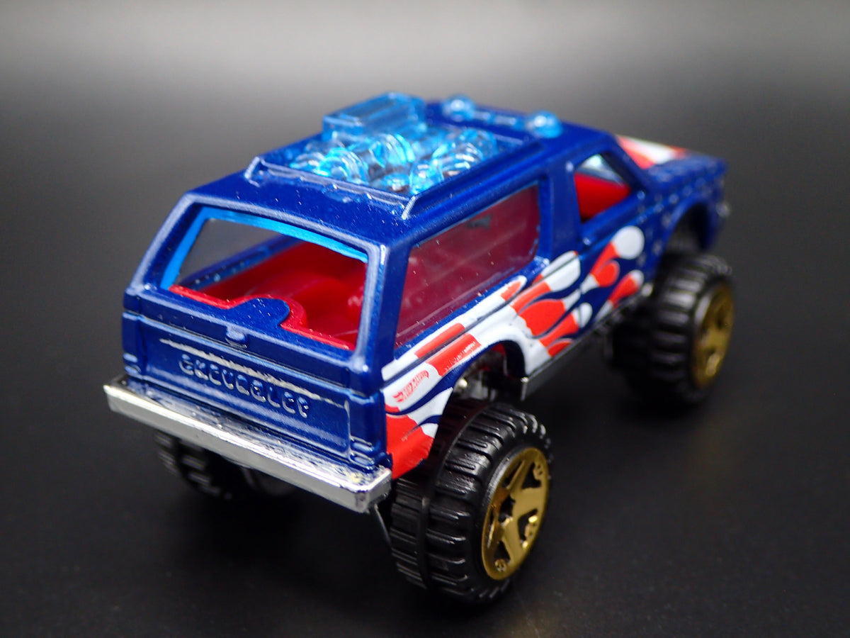 1982-1994 CHEVY CHEVROLET BLAZER 4X4 BLUE 1:64 SCALE DIORAMA DIECAST MODEL CAR