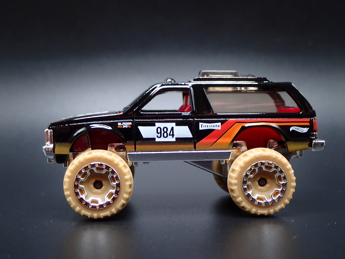 1982-1994 CHEVY CHEVROLET BLAZER 4X4 BLACK 1:64 SCALE DIORAMA DIECAST MODEL CAR