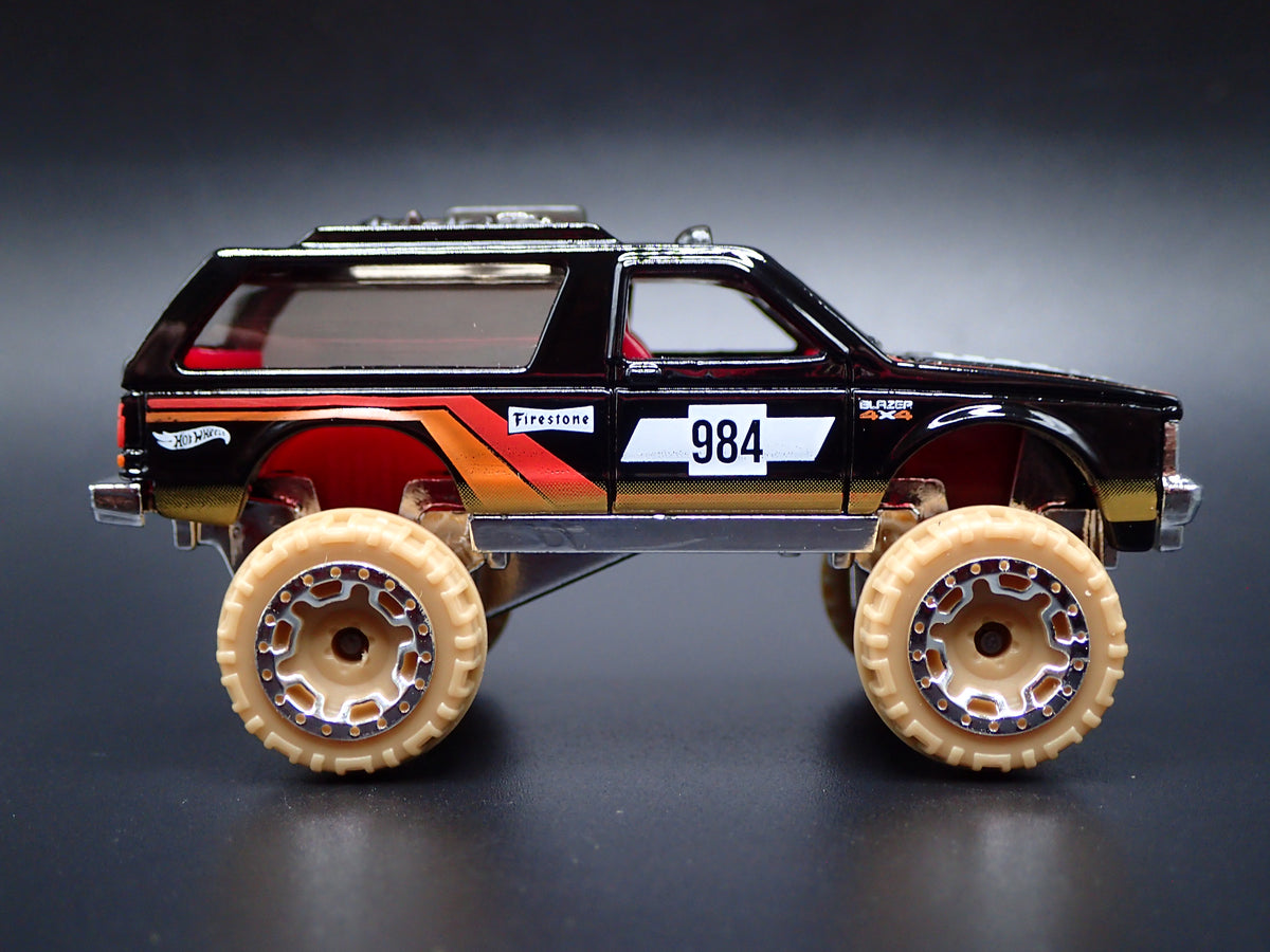 1982-1994 CHEVY CHEVROLET BLAZER 4X4 BLACK 1:64 SCALE DIORAMA DIECAST MODEL CAR