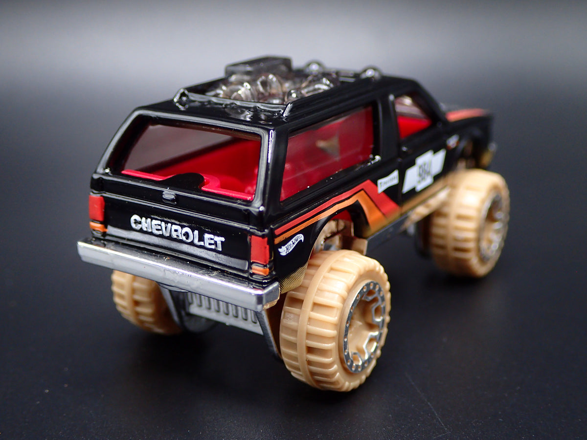 1982-1994 CHEVY CHEVROLET BLAZER 4X4 BLACK 1:64 SCALE DIORAMA DIECAST MODEL CAR