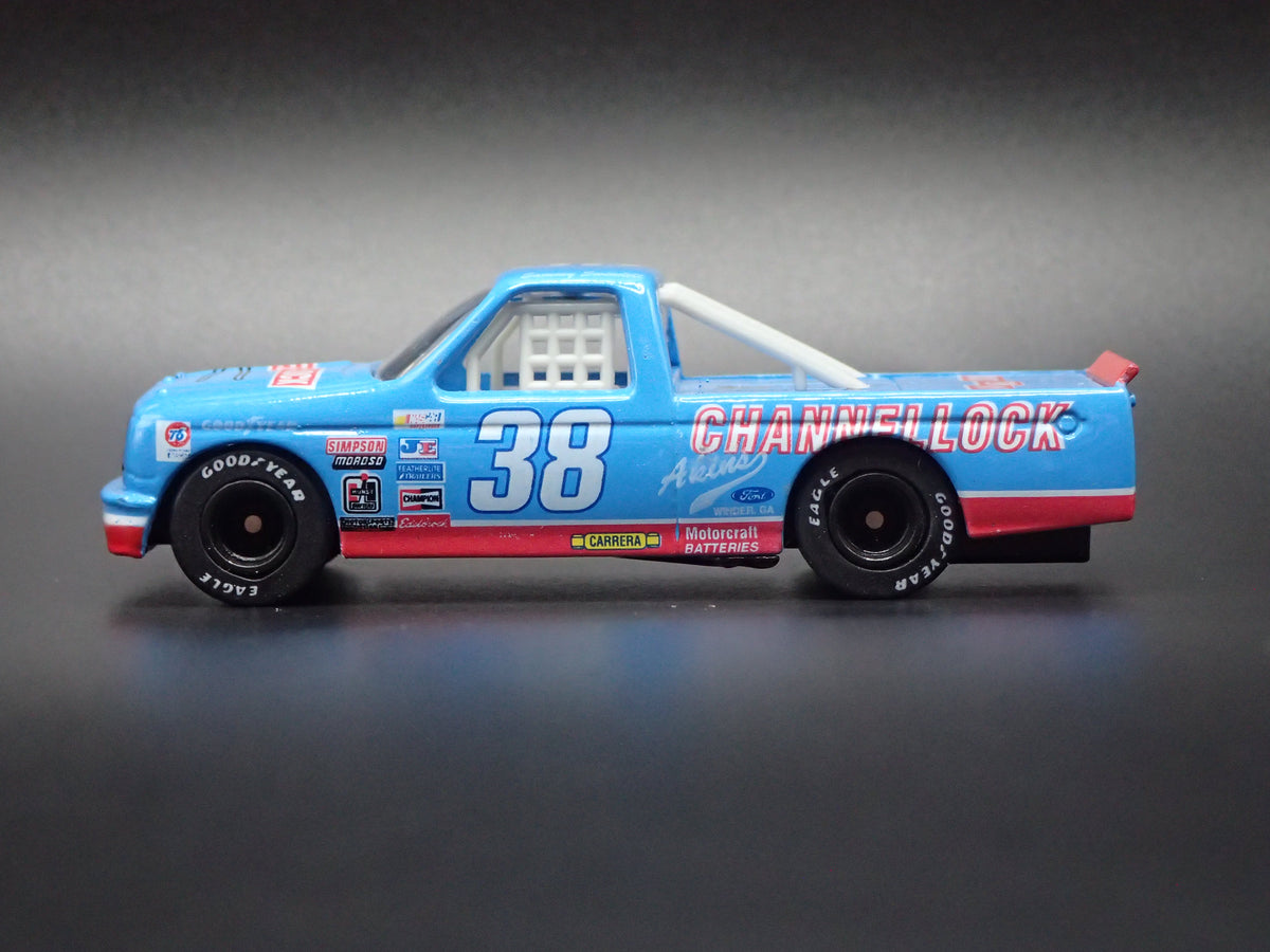 1995 95 FORD F150 #38 SAMMY SWINDELL NASCAR TRUCK 1:64 SCALE DIORAMA DIECAST CAR