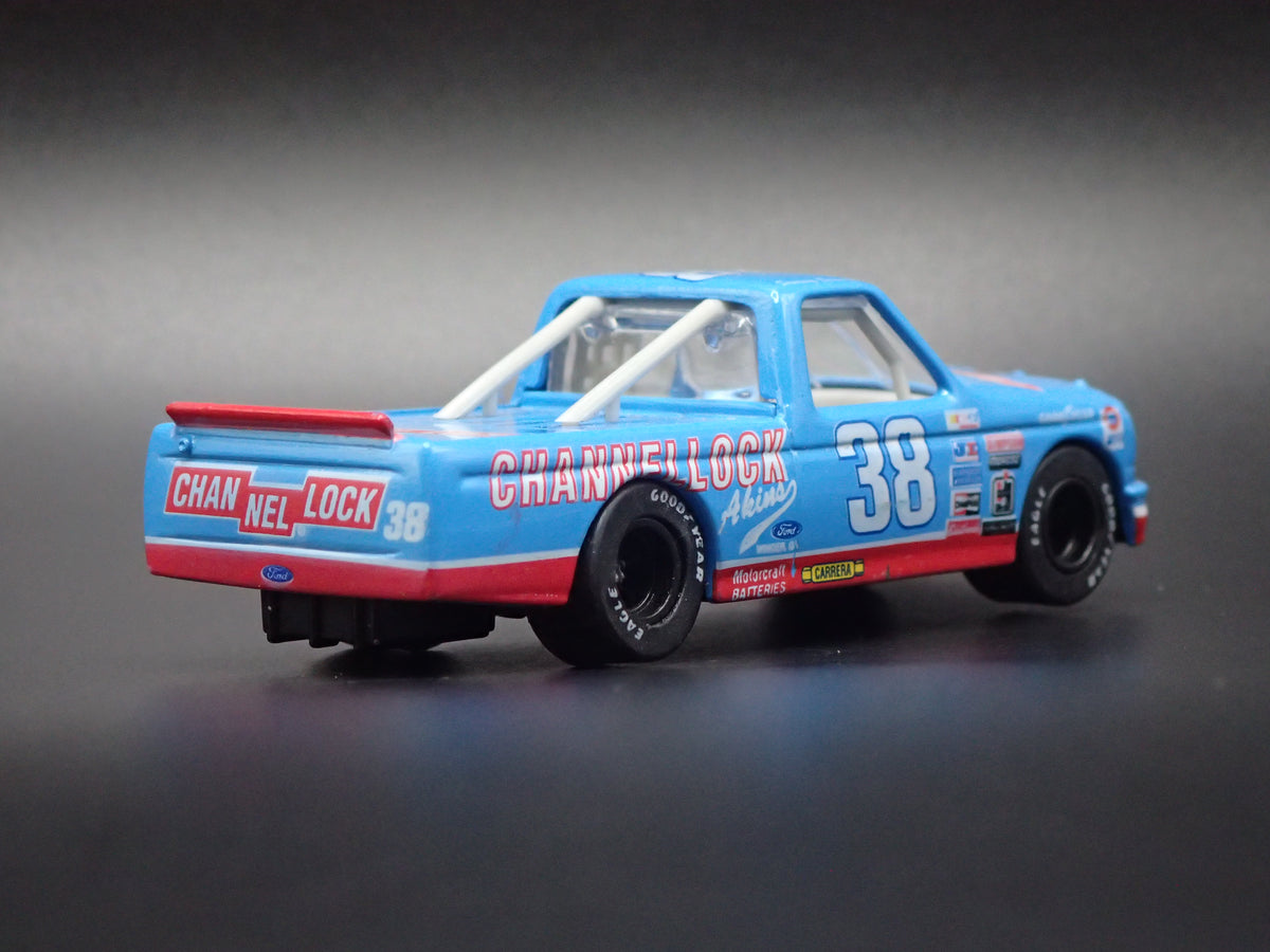 1995 95 FORD F150 #38 SAMMY SWINDELL NASCAR TRUCK 1:64 SCALE DIORAMA DIECAST CAR