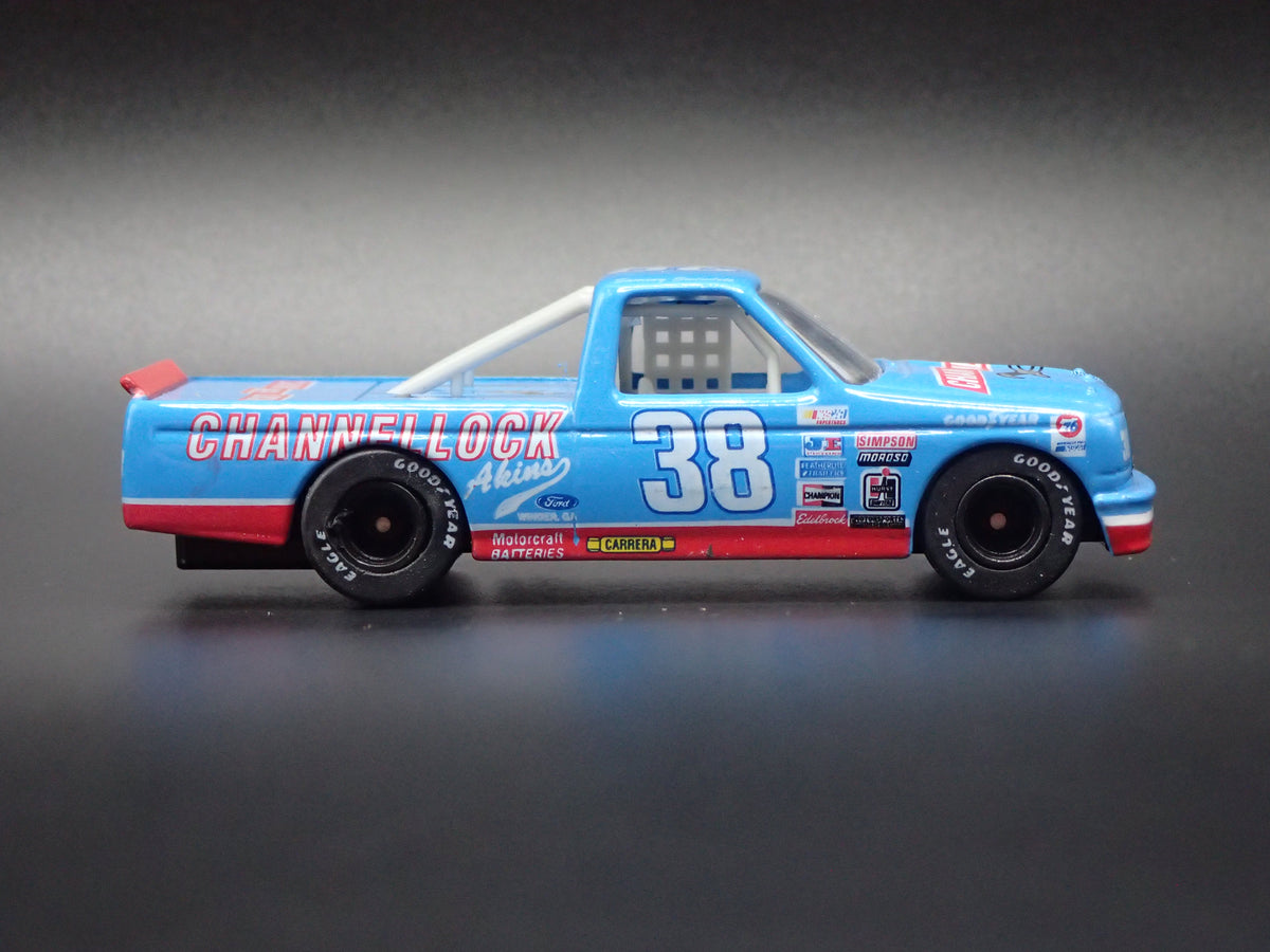 1995 95 FORD F150 #38 SAMMY SWINDELL NASCAR TRUCK 1:64 SCALE DIORAMA DIECAST CAR