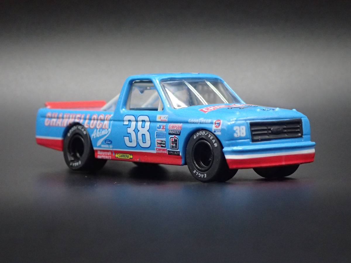 1995 95 FORD F150 #38 SAMMY SWINDELL NASCAR TRUCK 1:64 SCALE DIORAMA DIECAST CAR