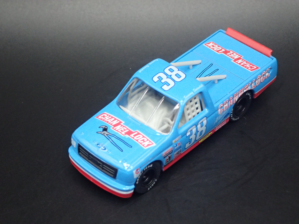 1995 95 FORD F150 #38 SAMMY SWINDELL NASCAR TRUCK 1:64 SCALE DIORAMA DIECAST CAR
