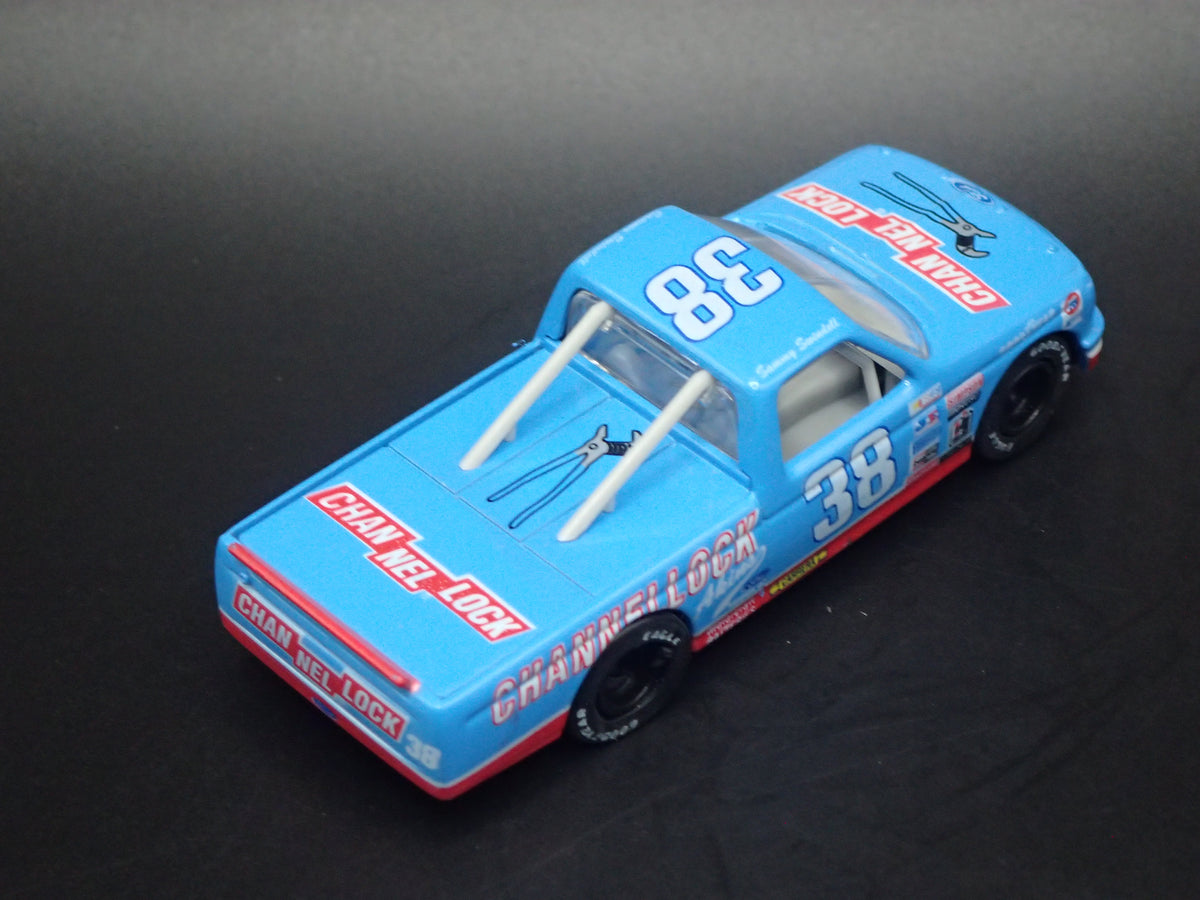 1995 95 FORD F150 #38 SAMMY SWINDELL NASCAR TRUCK 1:64 SCALE DIORAMA DIECAST CAR