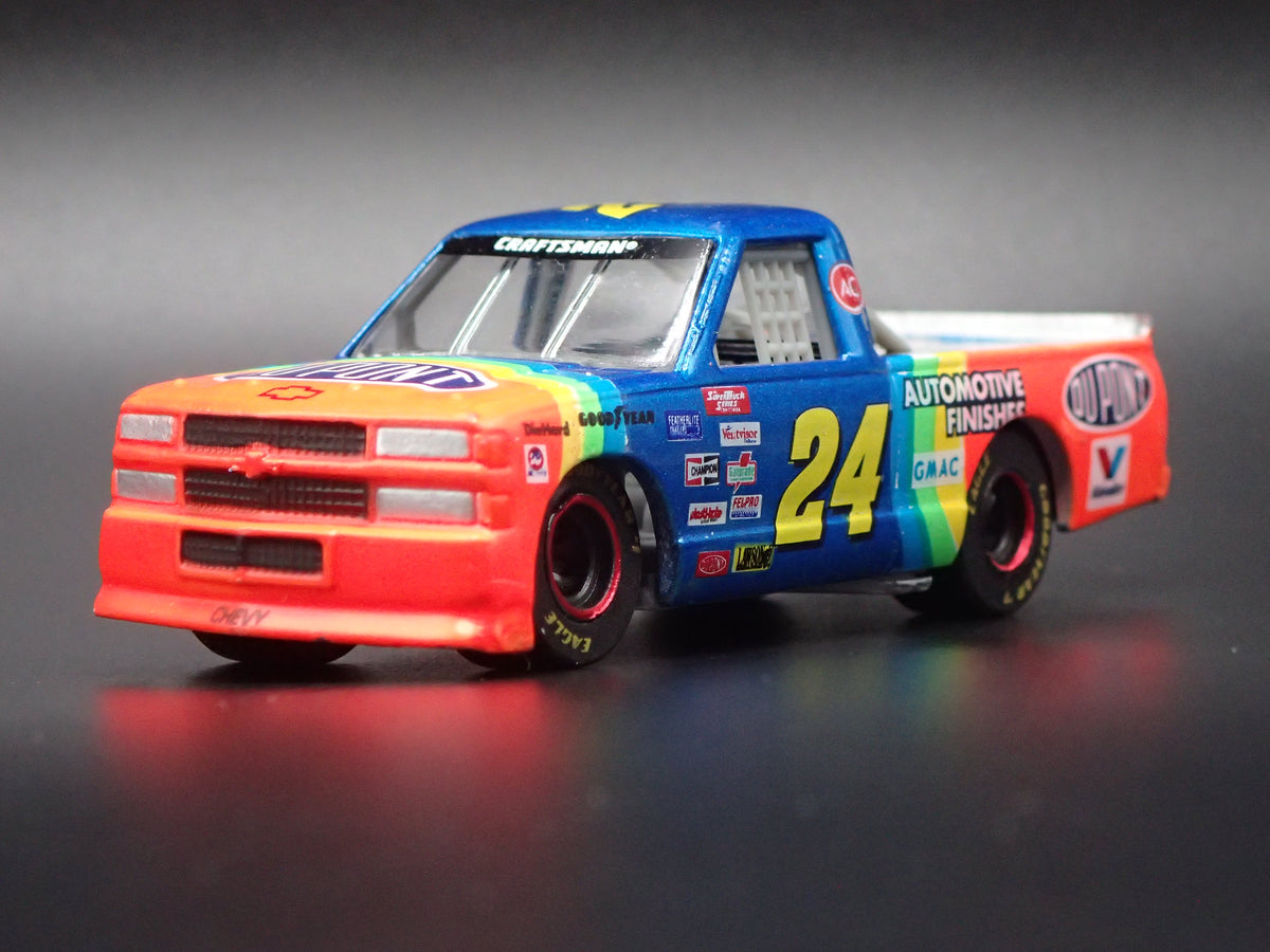 1995 95 CHEVY SILVERADO #24 JEFF GORDON DUPONT NASCAR TRUCK 1:64 SCALE DIECAST CAR
