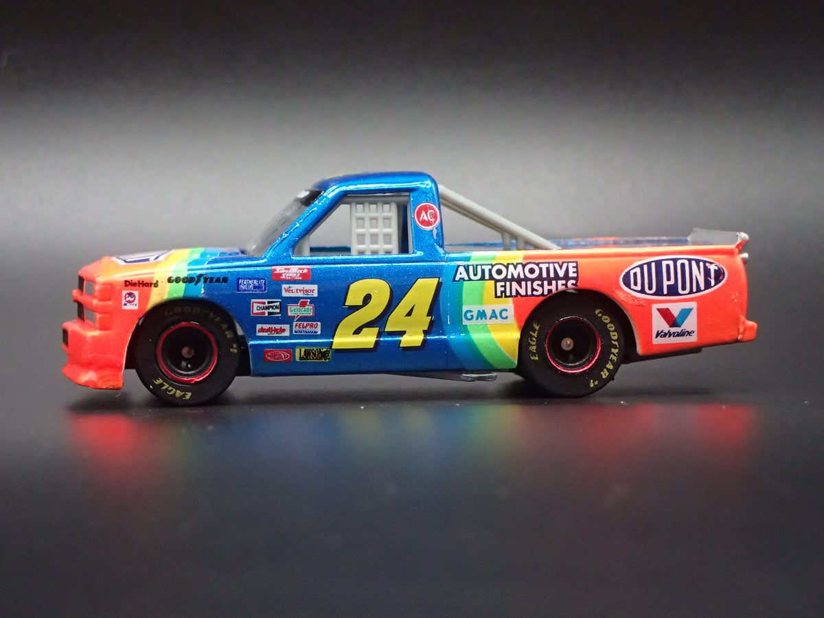 1995 95 CHEVY SILVERADO #24 JEFF GORDON DUPONT NASCAR TRUCK 1:64 SCALE DIECAST CAR