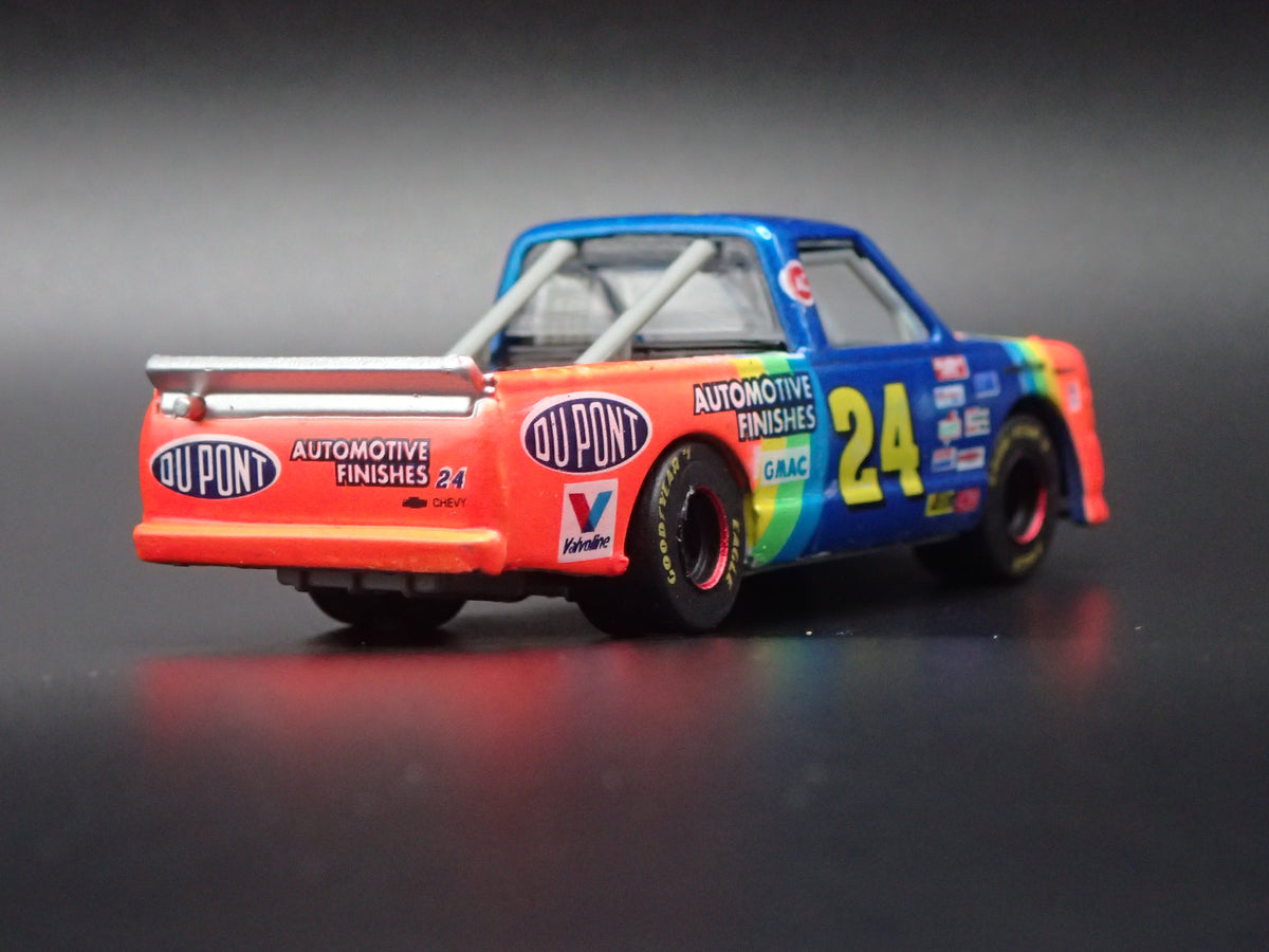1995 95 CHEVY SILVERADO #24 JEFF GORDON DUPONT NASCAR TRUCK 1:64 SCALE DIECAST CAR