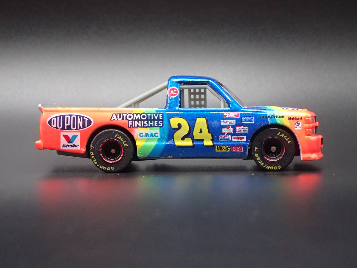 1995 95 CHEVY SILVERADO #24 JEFF GORDON DUPONT NASCAR TRUCK 1:64 SCALE DIECAST CAR