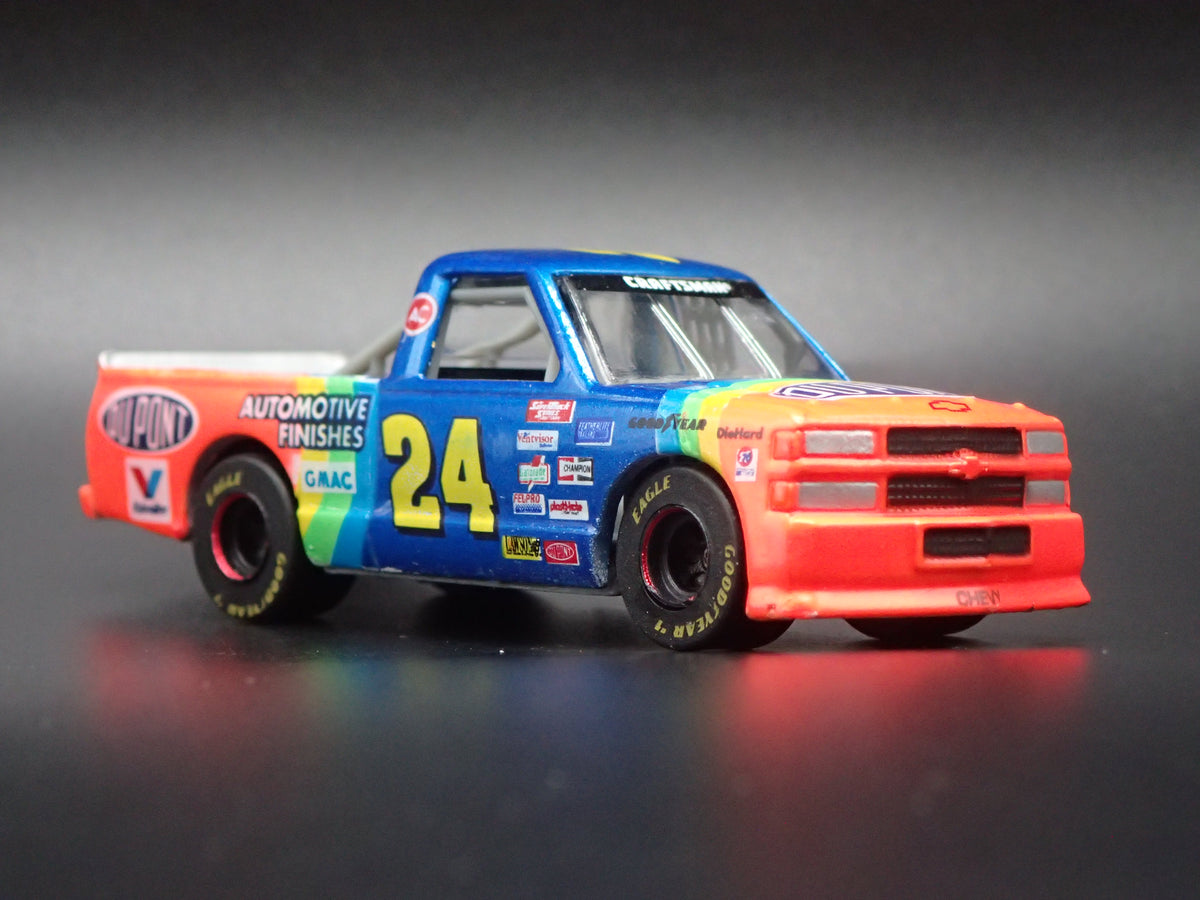 1995 95 CHEVY SILVERADO #24 JEFF GORDON DUPONT NASCAR TRUCK 1:64 SCALE DIECAST CAR
