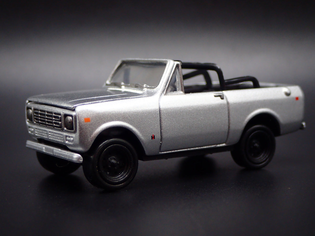 1978 78 INTERNATIONAL SCOUT II SILVER 1:64 SCALE DIORAMA DIECAST MODEL CAR