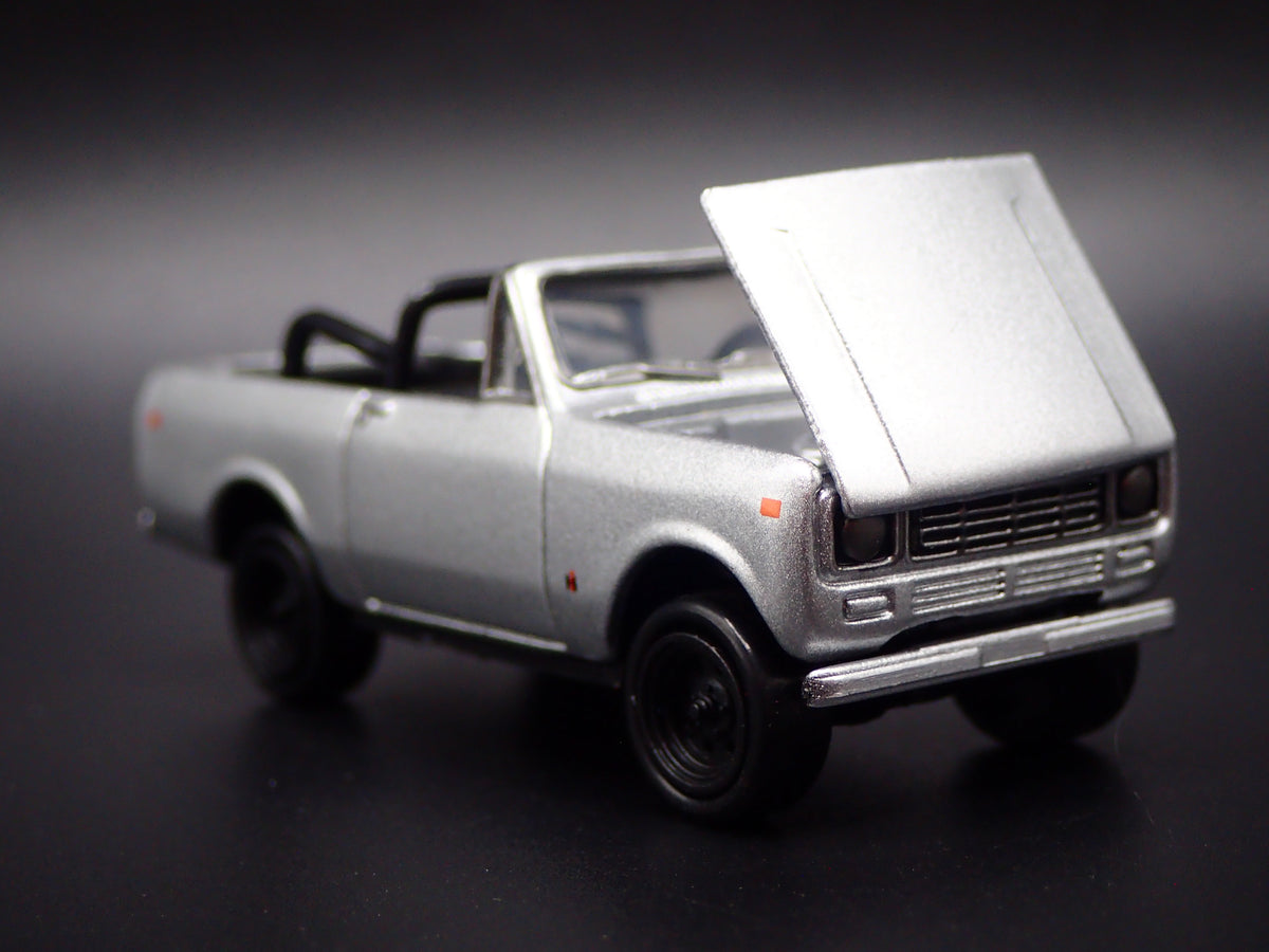 1978 78 INTERNATIONAL SCOUT II SILVER 1:64 SCALE DIORAMA DIECAST MODEL CAR