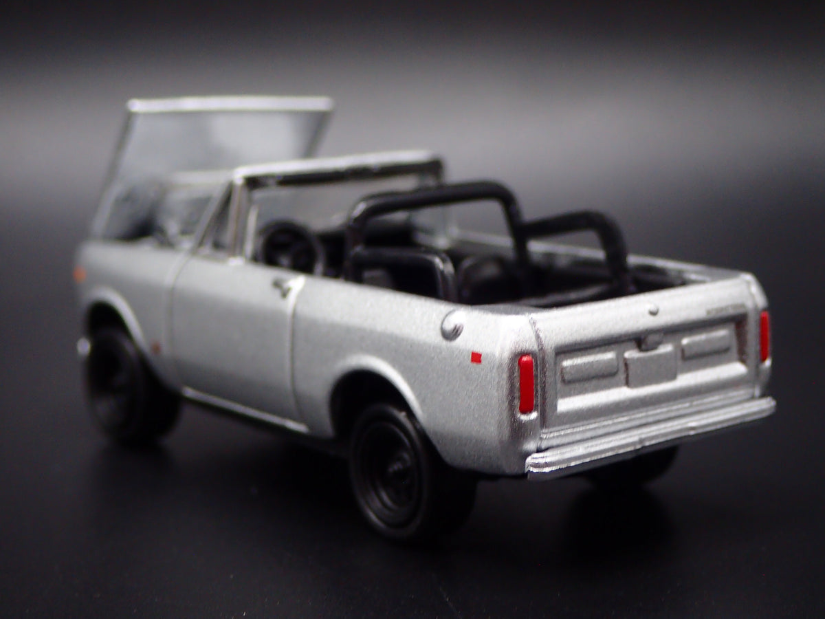 1978 78 INTERNATIONAL SCOUT II SILVER 1:64 SCALE DIORAMA DIECAST MODEL CAR
