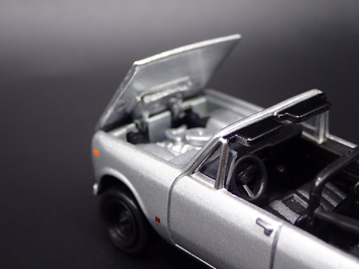 1978 78 INTERNATIONAL SCOUT II SILVER 1:64 SCALE DIORAMA DIECAST MODEL CAR