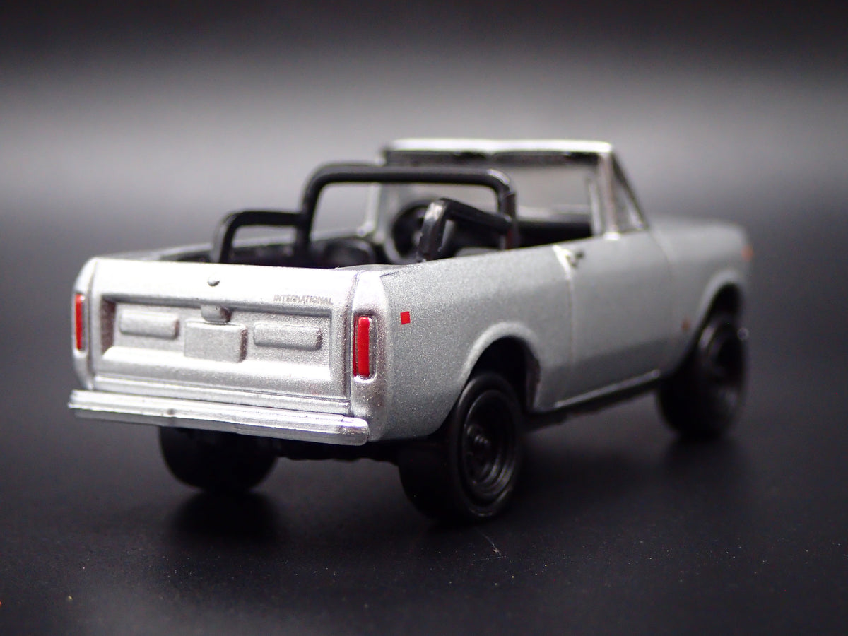 1978 78 INTERNATIONAL SCOUT II SILVER 1:64 SCALE DIORAMA DIECAST MODEL CAR