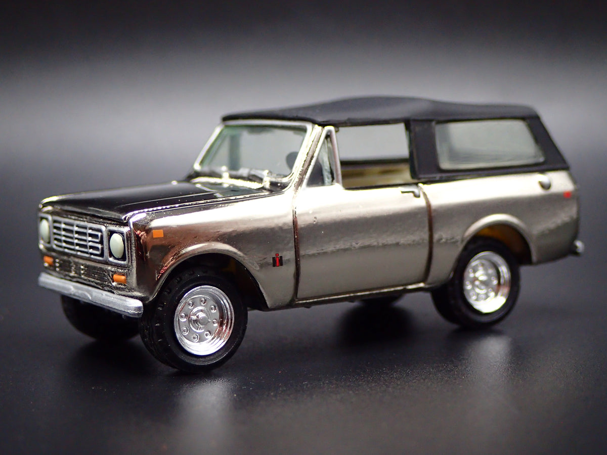 1979 79 INTERNATIONAL SCOUT II 4X4 CHROME 1:64 SCALE DIORAMA DIECAST MODEL CAR