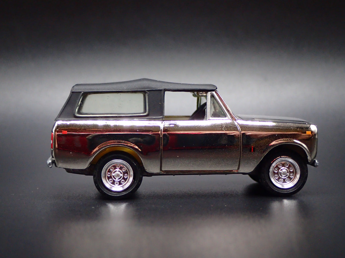 1979 79 INTERNATIONAL SCOUT II 4X4 CHROME 1:64 SCALE DIORAMA DIECAST MODEL CAR