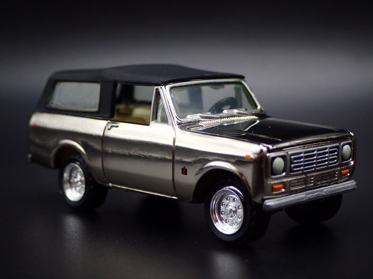 1979 79 INTERNATIONAL SCOUT II 4X4 CHROME 1:64 SCALE DIORAMA DIECAST MODEL CAR